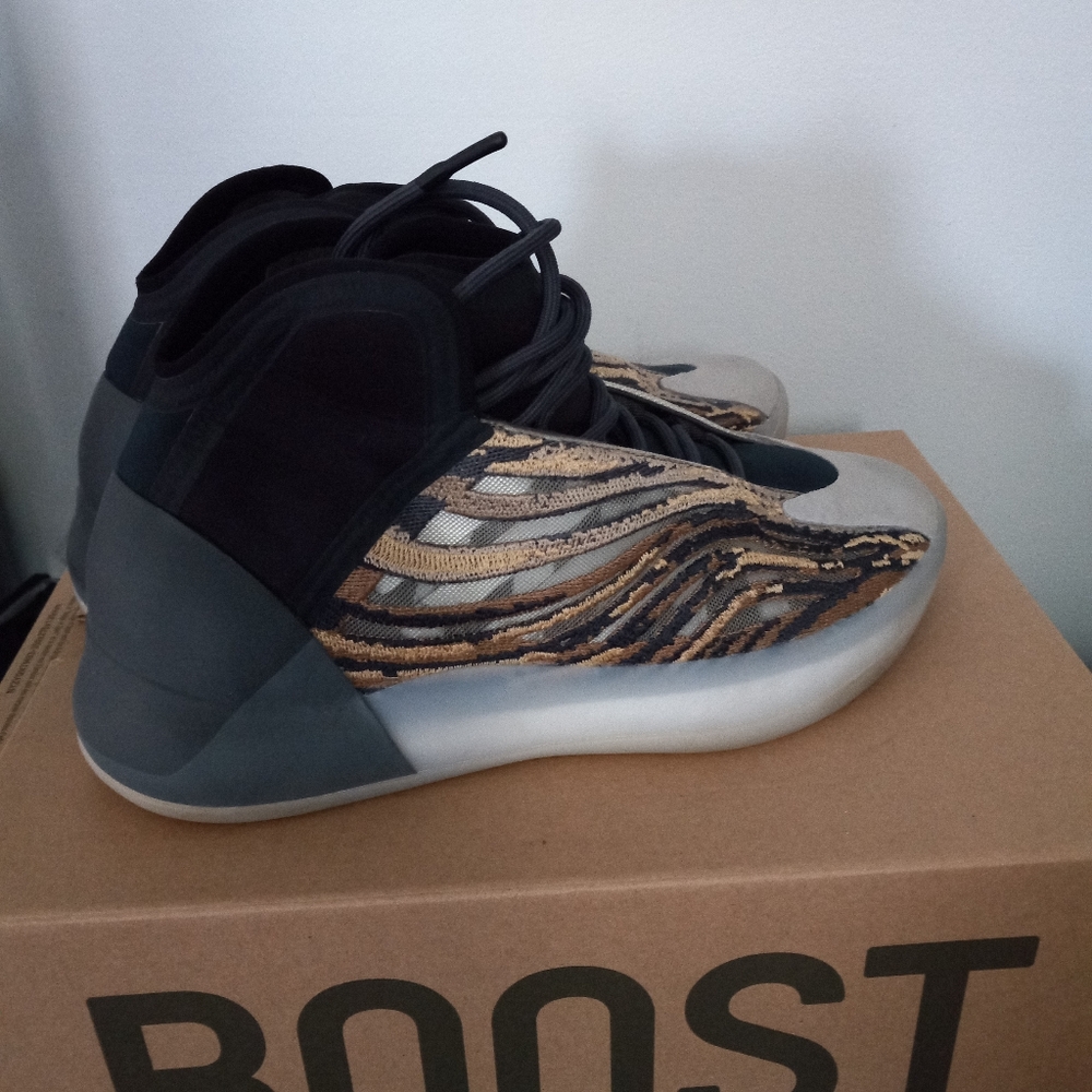 Men's ADIDAS Basketball Shoe